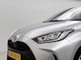 Toyota Yaris 1.5 Hybrid 115 Dynamic Comfort Pack | BTW voertuig | Stoel+stuurverwarming | Dodehoek detectie | Parkeersensoren voor+achter | Draadloze telefoonlader | Navigatie | Apple CarPlay/Android Auto |