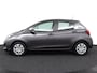 Toyota Yaris 1.0 VVT-i Aspiration | Airco | Trekhaak | All season banden |