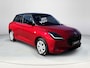 Suzuki Swift 1.2 Comfort Smart Hybrid **NIEUWE AUTO/ BURNIG RED & BLACK/ DIRECT LEVERBAAR**