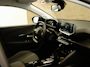 Peugeot e-208 EV Allure Pack 50 kWh - ORIGINEEL NEDERLANDSE AUTO - AIRCO (AUTOMATISCH) - ACHTERUITRIJCAMERA - KEYLESS ENTRY/START - APPLE CARPLAY/ANDROID AUTO - CRUISE CONTROL - PARKEERSENSOREN ACHTER - DEELS LEDEREN BEKLEDING
