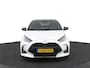 Toyota Yaris 1.5 Hybrid 130 Launch Edition | Stoel en stuurverwarming | Leder-stof bekleding | Parkeersensoren |