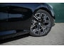 BMW 5-Serie Touring 530e xDrive | M Sportpakket PRO | Trekhaak | Driving Assistant Professional | Parking Assistant professional | Bowers & Wilkins Surround Sound System | Panoramadak | Adaptieve Cruise Controle | Alcantara Hemelbekleding | 20" Lichtmetaal styling 939 M Bicolor Schwarzgrau | Comfort Access System |