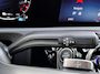 Mercedes-Benz A-klasse 250 e Business Solution AMG | AMG Plus Pakket | Night Pakket | Panoramadak | 360° Camera | Dodehoekassistent | Head-up Display | Advanced Sound System | MULTIBEAM LED Koplampen | Elektrisch Verstelbare Stoelen + Memory | Stoelverwarming | Sfeerverlichting | Apple CarPlay | Android Auto | Elektrisch Inklapbare Buitenspiegels | Parkeersensoren