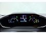 Peugeot e-2008 EV Allure 50 kWh | 100% SOH! l Apple Carplay/Android Auto l Bluetooth l DAB l Cruise Control l Climate Control l Navigatie l Lichtmetalen Velgen l PDC Achter