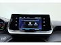 Peugeot e-2008 EV Allure 50 kWh | 100% SOH! l Apple Carplay/Android Auto l Bluetooth l DAB l Cruise Control l Climate Control l Navigatie l Lichtmetalen Velgen l PDC Achter