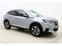 Peugeot e-2008 EV Allure 50 kWh | 100% SOH! l Apple Carplay/Android Auto l Bluetooth l DAB l Cruise Control l Climate Control l Navigatie l Lichtmetalen Velgen l PDC Achter