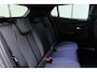 Peugeot e-2008 EV Allure 50 kWh | 100% SOH! l Apple Carplay/Android Auto l Bluetooth l DAB l Cruise Control l Climate Control l Navigatie l Lichtmetalen Velgen l PDC Achter