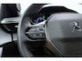 Peugeot e-2008 EV Allure 50 kWh | 100% SOH! l Apple Carplay/Android Auto l Bluetooth l DAB l Cruise Control l Climate Control l Navigatie l Lichtmetalen Velgen l PDC Achter