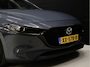 Mazda 3 2.0 e-SkyActiv-G M Hybrid 122 Comfort met Bose [APAPTIVE CRUISE CONTROL, APPLE CARPLAY, ANDROID, BOSE SOUND SYSTEM, MEMORY SEATS, STOELVERWARMING STUUR VERWARMING, CAMERA, PDC V+A, BLUETOOTH, LEDER, LED, ELEKTRISCHE ACHTERKLEP, NAVIGATIE,