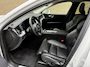 Volvo XC60 2.0 T6 Plug-in hybrid AWD Long range 350pk | SOH 98% | Ultimate bright | Panoramadak | Lederen bekleding | Stoel&stuurverwarming | Achterbank verwarmd | Pilot assist | Camera | Dodehoekdetectie | Memory | Full-LED | DAB | Keyless | Apple CarPlay | Elektrische achterklep | Volledig dealeronderhouden