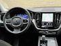 Volvo XC60 2.0 T6 Plug-in hybrid AWD Long range 350pk | SOH 98% | Ultimate bright | Panoramadak | Lederen bekleding | Stoel&stuurverwarming | Achterbank verwarmd | Pilot assist | Camera | Dodehoekdetectie | Memory | Full-LED | DAB | Keyless | Apple CarPlay | Elektrische achterklep | Volledig dealeronderhouden