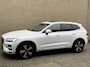 Volvo XC60 2.0 T6 Plug-in hybrid AWD Long range 350pk | SOH 98% | Ultimate bright | Panoramadak | Lederen bekleding | Stoel&stuurverwarming | Achterbank verwarmd | Pilot assist | Camera | Dodehoekdetectie | Memory | Full-LED | DAB | Keyless | Apple CarPlay | Elektrische achterklep | Volledig dealeronderhouden