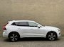 Volvo XC60 2.0 T6 Plug-in hybrid AWD Long range 350pk | SOH 98% | Ultimate bright | Panoramadak | Lederen bekleding | Stoel&stuurverwarming | Achterbank verwarmd | Pilot assist | Camera | Dodehoekdetectie | Memory | Full-LED | DAB | Keyless | Apple CarPlay | Elektrische achterklep | Volledig dealeronderhouden