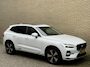 Volvo XC60 2.0 T6 Plug-in hybrid AWD Long range 350pk | SOH 98% | Ultimate bright | Panoramadak | Lederen bekleding | Stoel&stuurverwarming | Achterbank verwarmd | Pilot assist | Camera | Dodehoekdetectie | Memory | Full-LED | DAB | Keyless | Apple CarPlay | Elektrische achterklep | Volledig dealeronderhouden