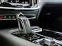 Volvo V60 T6 Twin Engine AWD Momentum Pro | Panoramadak | Harman Kardon | Head up Display | Lederen bekleding | Adaptieve Cruise Control | BLIS dodehoekdetectie | 360 graden camera