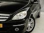 Mercedes-Benz B-klasse 170 Sport Automaat (AIRCO, STOELVERWARMING, CRUISE, TREKHAAK, LM VELGEN, SPORTSTOELEN, NIEUWE APK, NIEUWSTAAT)