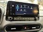 Hyundai Kona 1.6 GDI HEV Premium | Afn trekhaak | Apple carplay/ Android auto| Leder | Stoelverw + Koeling | NAP | Rijklaar prijs!