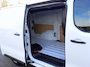 Opel Vivaro-e Electric EV 75 kWh 136pk L3 I SOH 98% | Airconditioning | Navigatie via app | Bijrijdersbank | Onboard lader 11Kw - 3 fase | Geïsoleerde comfort scheidingswand | Surround View pakket