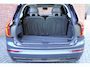 Volvo XC90 T8 Plug-in hybrid AWD Ultra Bright | Luchtvering | Trekhaak | Panoramadak | Verwarmbare voorstoelen met massagefunctie en ventilatie | Head-up display | Premium audio by Bowers & Wilkins | 360 graden camera | Verwarmbare achterbank |