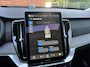 Volvo XC90 T8 Plug-in hybrid AWD Ultra Bright | Luchtvering | Trekhaak | Panoramadak | Verwarmbare voorstoelen met massagefunctie en ventilatie | Head-up display | Premium audio by Bowers & Wilkins | 360 graden camera | Verwarmbare achterbank |
