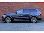Volvo XC90 T8 Plug-in hybrid AWD Ultra Bright | Luchtvering | Trekhaak | Panoramadak | Verwarmbare voorstoelen met massagefunctie en ventilatie | Head-up display | Premium audio by Bowers & Wilkins | 360 graden camera | Verwarmbare achterbank |
