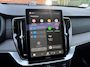 Volvo XC90 T8 Plug-in hybrid AWD Ultra Bright | Luchtvering | Trekhaak | Panoramadak | Verwarmbare voorstoelen met massagefunctie en ventilatie | Head-up display | Premium audio by Bowers & Wilkins | 360 graden camera | Verwarmbare achterbank |