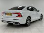 Volvo S60 2.0 Recharge T6 AWD R-Design DEALER ONDERHOUDEN | ALL-SEASON BANDEN | ACHTERUITRIJCAMERA | STOEL-/STUURVERWARMING | ELEKTR. STOELVERSTELLING MET MEMORY | HARMAN KARDON AUDIOSYSTEEM |