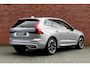 Volvo XC60 T6 Plug-in hybrid AWD Plus Black Edition | Luchtvering | Semi- Electrische Wegklapbare Trekhaak | Verwarmbare voorstoelen, achterbank en stuurwiel | Premium audio by Harman Kardon | Apple carplay/Android auto | Keyless