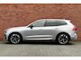 Volvo XC60 T6 Plug-in hybrid AWD Plus Black Edition | Luchtvering | Semi- Electrische Wegklapbare Trekhaak | Verwarmbare voorstoelen, achterbank en stuurwiel | Premium audio by Harman Kardon | Apple carplay/Android auto | Keyless