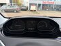 Peugeot 2008 1.2 PureTech Signature/ nap/ 1e EIG/ dealeronderhouden/ 1jaar apk/ airco/ navi/ pdc/ zeer nette auto.
