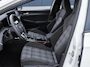 Volkswagen Golf 1.5 eHybrid GTE | Incl. 12 maanden garantie | SOH 99% | 360 ° camera | Adaptieve cruise control | Apple carplay/Android auto | Head-up display | Stoel/stuurverwarming | Climate control | Keyless entry/start | IQ.Lights | Parkeersensoren voor en achter | Sfeerverlichting |
