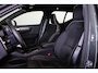 Volvo EX40 Single Motor Extended Range Ultra Europa 82 kWh Panorama/schuifdak - IntelliSafe Assist & Surround - 360º Camera - Harman/Kardon audio - Verwarmde voorstoelen, stuur & achterbank - Parkeersensoren voor & achter - Elektr. bedienb. voorstoelen met geheugen links - Draadloze tel. lader - Warmtepomp - 20' LMV