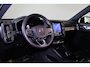Volvo EX40 Single Motor Extended Range Ultra Europa 82 kWh Panorama/schuifdak - IntelliSafe Assist & Surround - 360º Camera - Harman/Kardon audio - Verwarmde voorstoelen, stuur & achterbank - Parkeersensoren voor & achter - Elektr. bedienb. voorstoelen met geheugen links - Draadloze tel. lader - Warmtepomp - 20' LMV