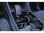 Volvo EX40 Single Motor Extended Range Ultra Europa 82 kWh Panorama/schuifdak - IntelliSafe Assist & Surround - 360º Camera - Harman/Kardon audio - Verwarmde voorstoelen, stuur & achterbank - Parkeersensoren voor & achter - Elektr. bedienb. voorstoelen met geheugen links - Draadloze tel. lader - Warmtepomp - 20' LMV