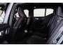 Volvo EX40 Single Motor Extended Range Ultra Europa 82 kWh Panorama/schuifdak - IntelliSafe Assist & Surround - 360º Camera - Harman/Kardon audio - Verwarmde voorstoelen, stuur & achterbank - Parkeersensoren voor & achter - Elektr. bedienb. voorstoelen met geheugen links - Draadloze tel. lader - Warmtepomp - 20' LMV
