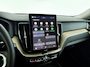 Volvo XC60 T6 Plug-in hybrid AWD Ultra Dark | Panoramadak | 360° camera | Harman Kardon | Luchtvering | Head-up display | Stoel- en stuurverwarming | Trekhaak