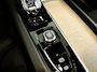 Volvo XC60 T6 Plug-in hybrid AWD Ultra Dark | Panoramadak | 360° camera | Harman Kardon | Luchtvering | Head-up display | Stoel- en stuurverwarming | Trekhaak