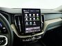 Volvo XC60 T6 Plug-in hybrid AWD Ultra Dark | Panoramadak | 360° camera | Harman Kardon | Luchtvering | Head-up display | Stoel- en stuurverwarming | Trekhaak