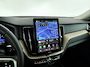 Volvo XC60 T6 Plug-in hybrid AWD Ultra Dark | Panoramadak | 360° camera | Harman Kardon | Luchtvering | Head-up display | Stoel- en stuurverwarming | Trekhaak