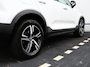 Volvo XC40 2.0 B4 Plus Dark 197 pk | Trekhaak | Harman Kardon audio | Stoel + Stuurverwarming | achteruitrijcamera | Stoel + Stuurverwarming | Elektrische Stoelen met Memory | Origineel nederlands |