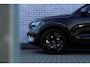 Volvo EX40 Single Motor Extended Range Ultra 82 kWh | Black Edition | Europa | Schuif-/Kanteldak | Harman Kardon Audio | Adaptieve Cruise Control | Stuur-/Stoelverwarming V+A | Warmtepomp | Getint Glas |