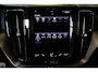 Volvo XC60 Recharge T6 AWD Inscription | Panoramadak | Adaptive Cruise Control | Harman Kardon Premium Audio | 360° Parkeercamera | Gelamineerde zijruiten | Electrische bedienbare voorstoelen | BLIS | 20'' Lichtmetalen velgen | Parkeersensoren voor + achter