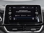 Volkswagen T-Roc 1.5 TSI R-Line 150pk DSG Automaat Panoramadak / Trekhaak afneembaar / Camera / Parkeersensoren / R-Line / Navigatie by App-connect hal