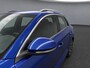 Volkswagen T-Roc 1.5 TSI R-Line 150pk DSG Automaat Panoramadak / Trekhaak afneembaar / Camera / Parkeersensoren / R-Line / Navigatie by App-connect hal