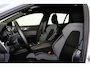 Volvo V60 T6 Recharge AWD Plus Dark - IntelliSafe Assist & Surround - 360º Camera - Harman/Kardon audio - Verwarmde voorstoelen, stuur & achterbank - Parkeersensoren voor & achter - Elektr. bedienb. voorstoelen met geheugen - Inklapbare trekhaak - 18' LMV