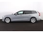 Volvo V60 T6 Recharge AWD Core Bright - IntelliSafe Assist & Surround - Adaptieve LED koplampen - Parkeercamera achter - Verwarmde voorstoelen, stuur & achterbank - Parkeersensoren voor & achter - Elektr. bedienb. voorstoelen met geheugen - Extra getint glas - 18' LMV