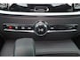 Volvo V60 T6 Recharge AWD Core Bright - IntelliSafe Assist & Surround - Adaptieve LED koplampen - Parkeercamera achter - Verwarmde voorstoelen, stuur & achterbank - Parkeersensoren voor & achter - Elektr. bedienb. voorstoelen met geheugen - Extra getint glas - 18' LMV