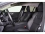 Volvo V60 T6 Recharge AWD Core Bright - IntelliSafe Assist & Surround - Adaptieve LED koplampen - Parkeercamera achter - Verwarmde voorstoelen, stuur & achterbank - Parkeersensoren voor & achter - Elektr. bedienb. voorstoelen met geheugen - Extra getint glas - 18' LMV