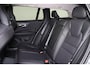 Volvo V60 T6 Recharge AWD Core Bright - IntelliSafe Assist & Surround - Adaptieve LED koplampen - Parkeercamera achter - Verwarmde voorstoelen, stuur & achterbank - Parkeersensoren voor & achter - Elektr. bedienb. voorstoelen met geheugen - Extra getint glas - 18' LMV
