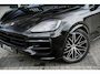 Porsche Cayenne Coupé 3.0 E-Hybrid | SportDesign Pakket | Black Edition | Adaptieve Luchtvering PASM | 22-inch RS Spyder | Sport Chrono Pakket | Panoramadak | Bijrijdersdisplay | Bose Surround Sound System | Adaptive Cruise Controle | Soft-Close portieren | 360° Surround View | 21 inch RS Spyder Design velgen |